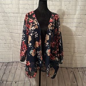 Plus size floral kimono. EUC 🤩